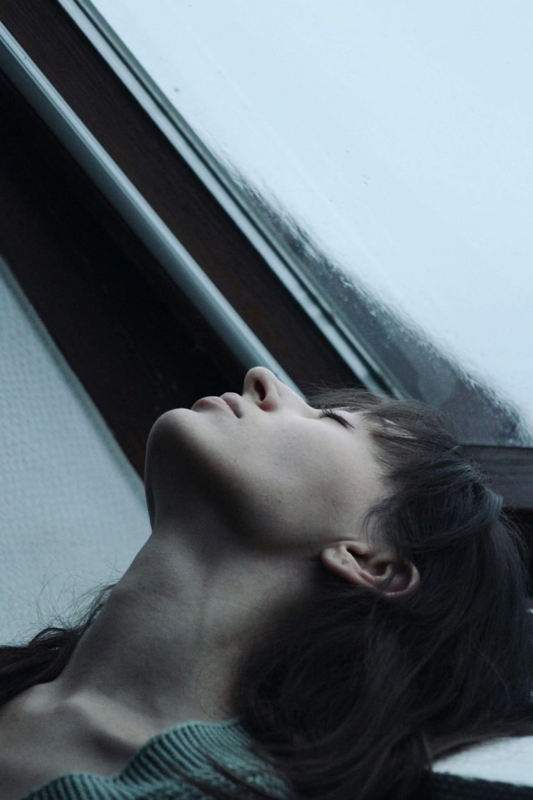 Anxious Attachment Style: Signs, Causes & How to Start Healing